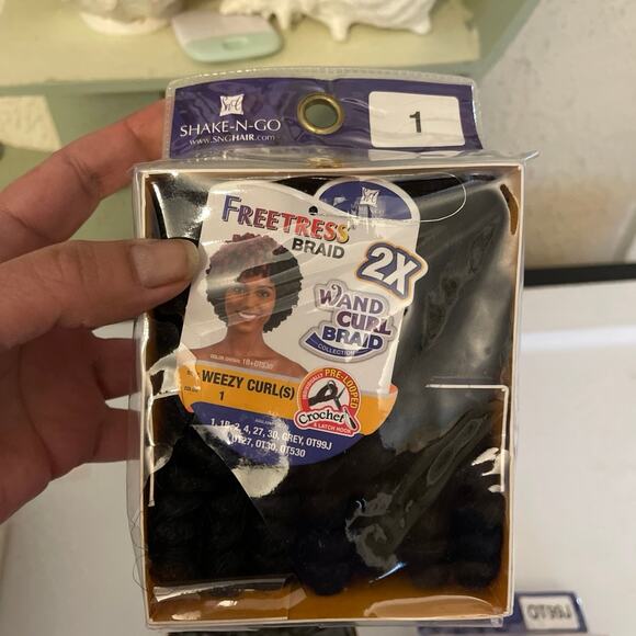 * 4 PACKS * REMEDY CURL - FREETRESS SYNTHETIC 2X WAND CURL - Picture 4 of 6